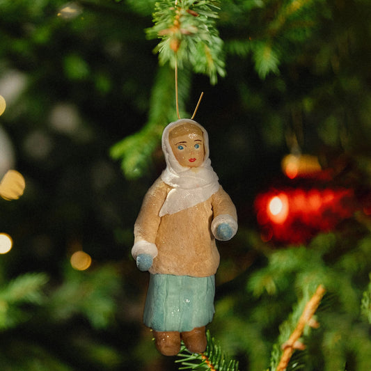 Weihnachtspuppe Mädchen mit Kopftuch