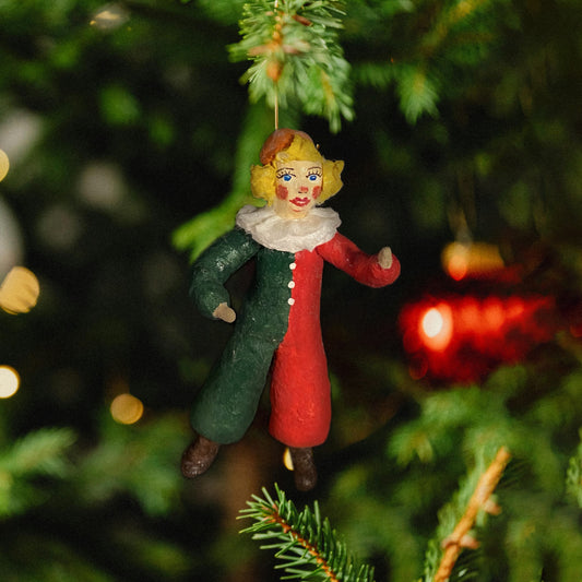 Weihnachtspuppe Harlekin im grün-roten Kostüm