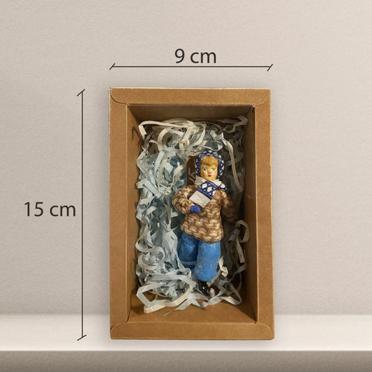 Weihnachtspuppe Junge auf Schlittschuhen