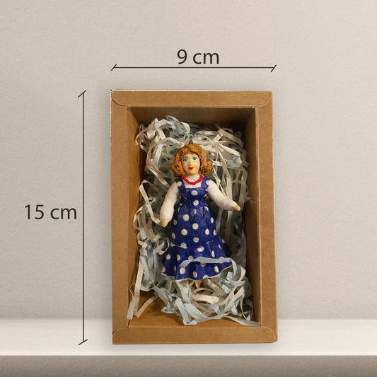 Weihnachtspuppe Frau im punktierten Kleid