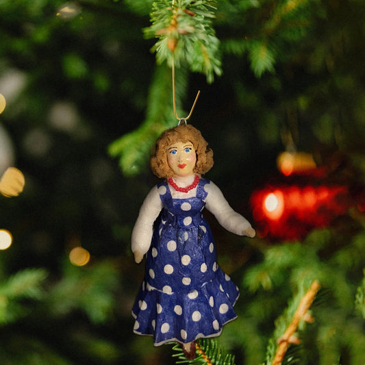 Weihnachtspuppe Frau im punktierten Kleid