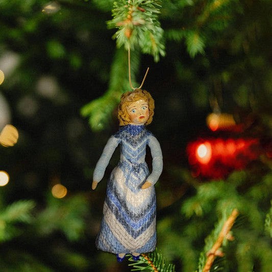 Weihnachtspuppe Frau im gestreiften Kleid