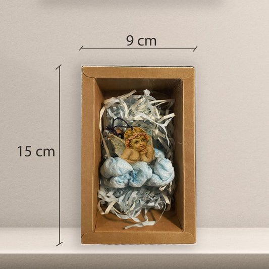 Weihnachtspuppe Engelchen auf der Wolke