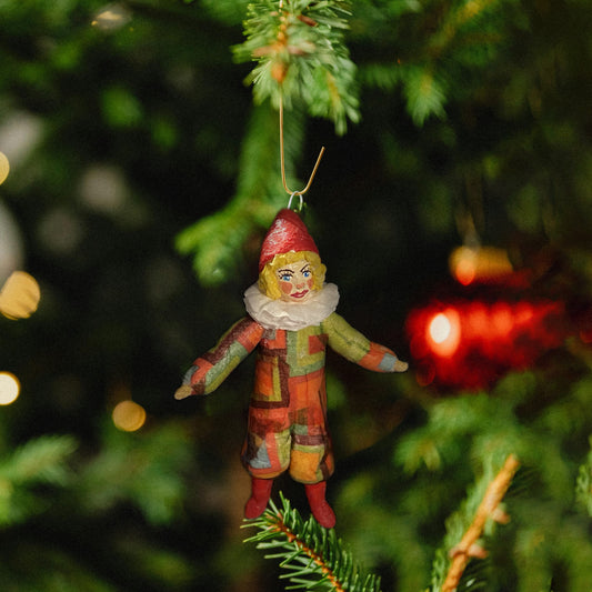 Weihnachtspuppe Harlekin im karierten Kostüm