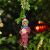 Weihnachtspuppe Mädchen mit Schneeball