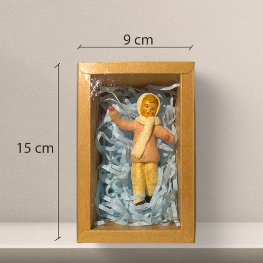 Weihnachtspuppe Mädchen auf Schlittschuhen