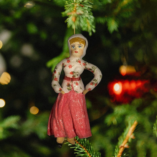 Weihnachtspuppe Bäuerin in Rot