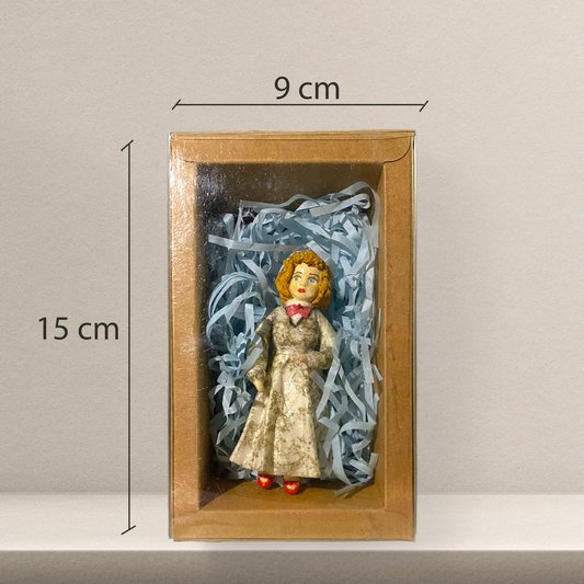 Weihnachtspuppe Frau im beigem Kleid