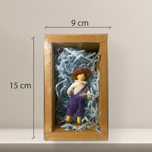 Weihnachtspuppe Junge mit braunem Hut