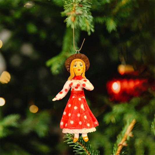 Weihnachtspuppe Frau im roten gepunkteten Kleid