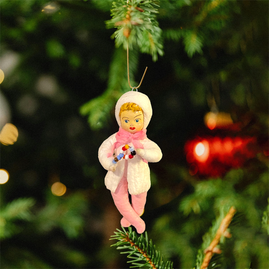 Weihnachtspuppe Mädchen mit Rassel