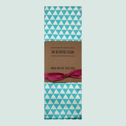 Magical Sequins Fabric Triangle Turquoise – 100 × 150 cm, 100 % cotton