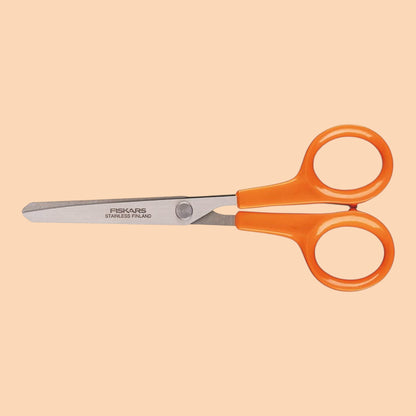 Fiskars Classic – Stickschere / Nähschere, 13 cm
