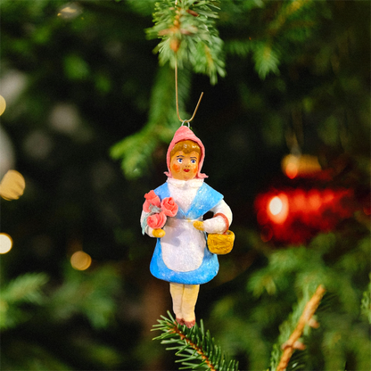 Weihnachtspuppe Mädchen mit Blumen