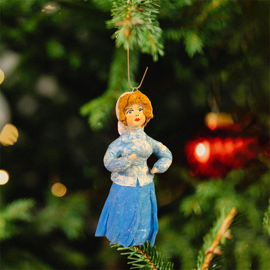 Weihnachtspuppe Frau in blau gemusterter Bluse