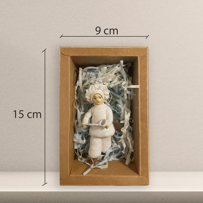 Weihnachtspuppe Junge Köchin