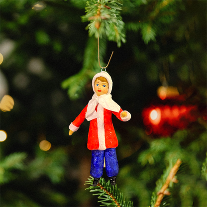 Weihnachtspuppe Mädchen im roten Mantel