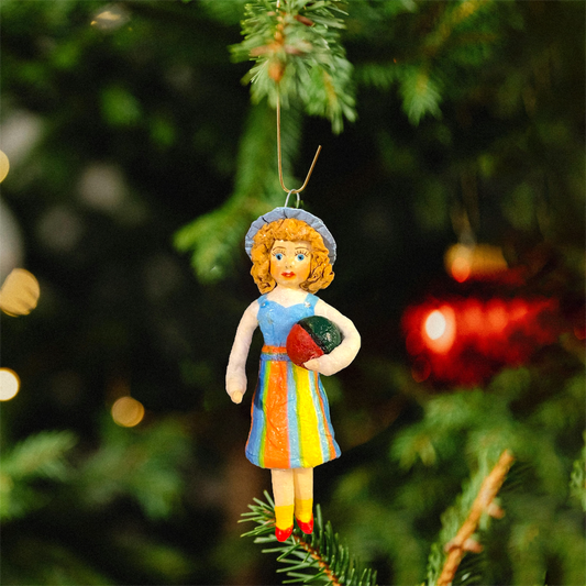 Weihnachtspuppe Mädchen mit Ball