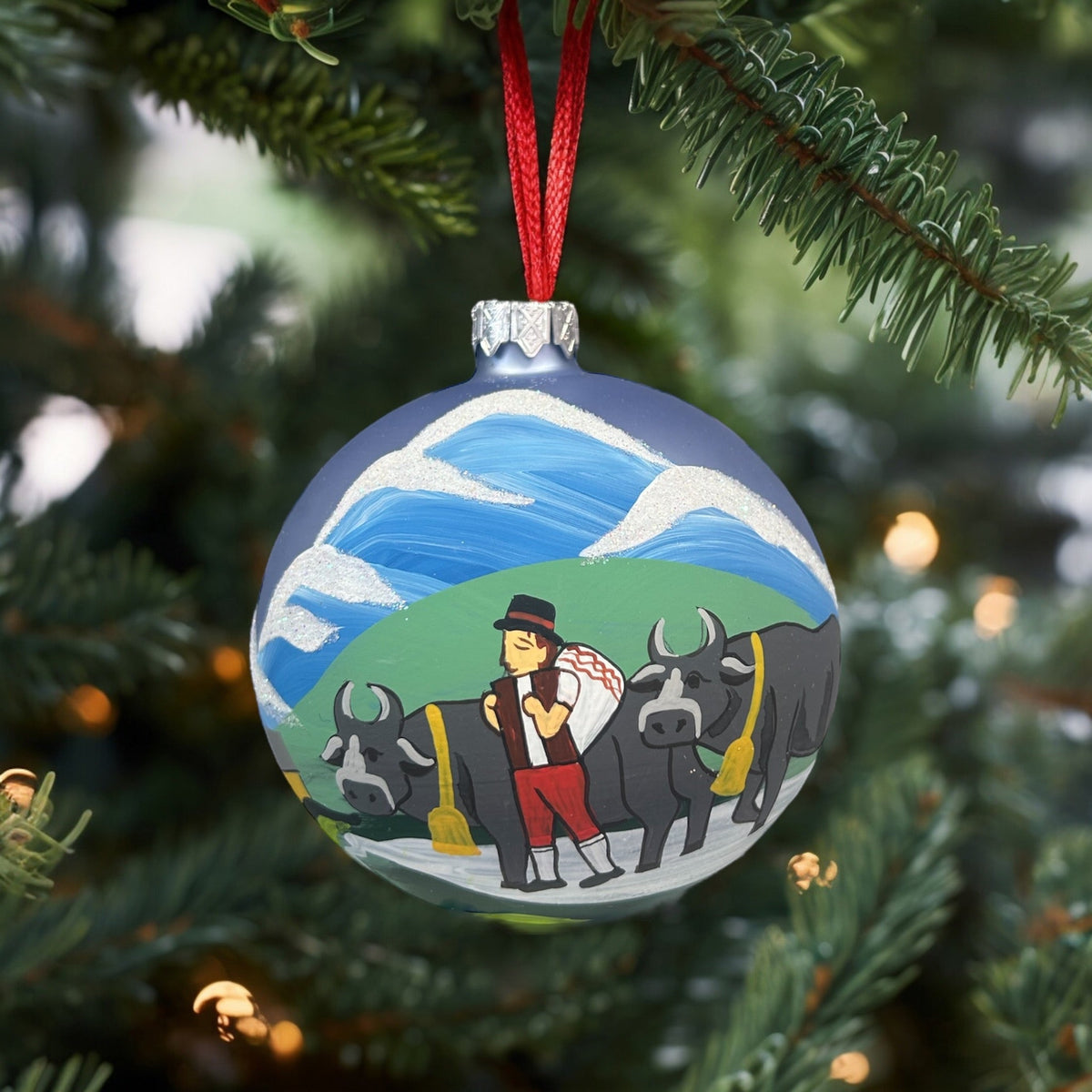 Weihnachtskugel «Alpabzug», hellblau, mundgeblasenes Glas, handbemalt