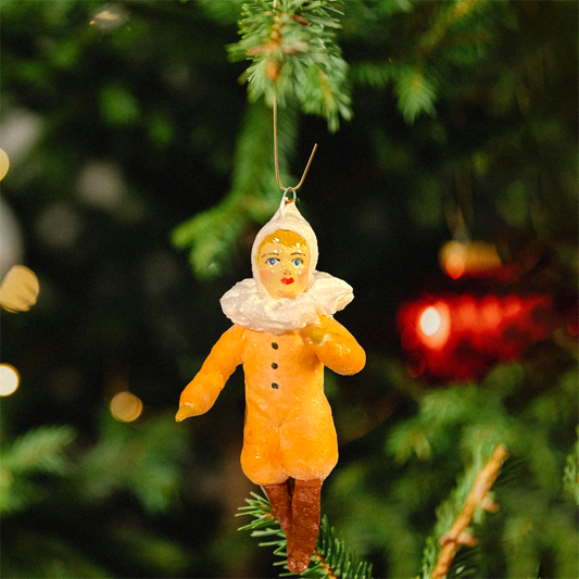 Weihnachtspuppe Mädchen mit Jabot