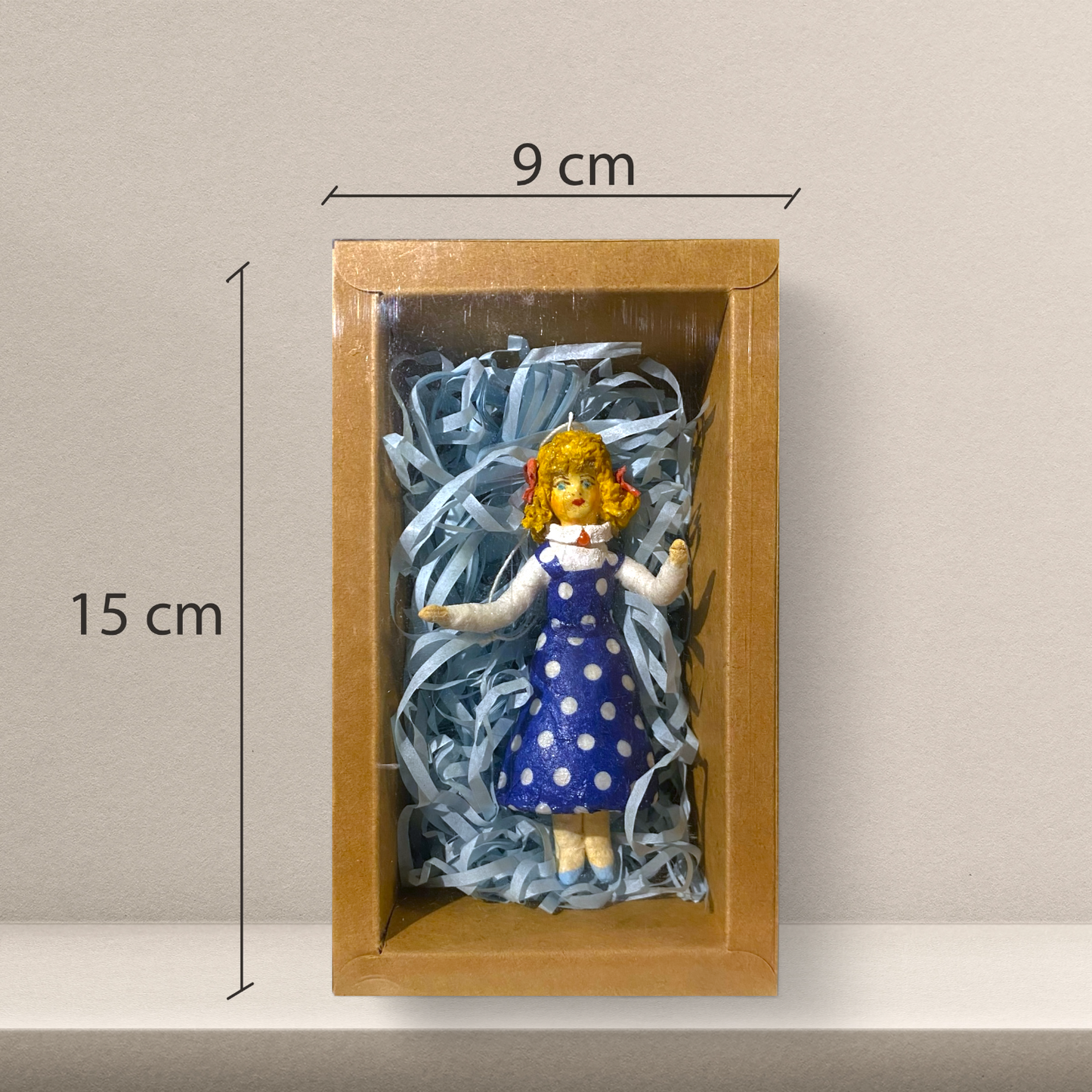 Weihnachtspuppe Frau im blauen punktierten Kleid