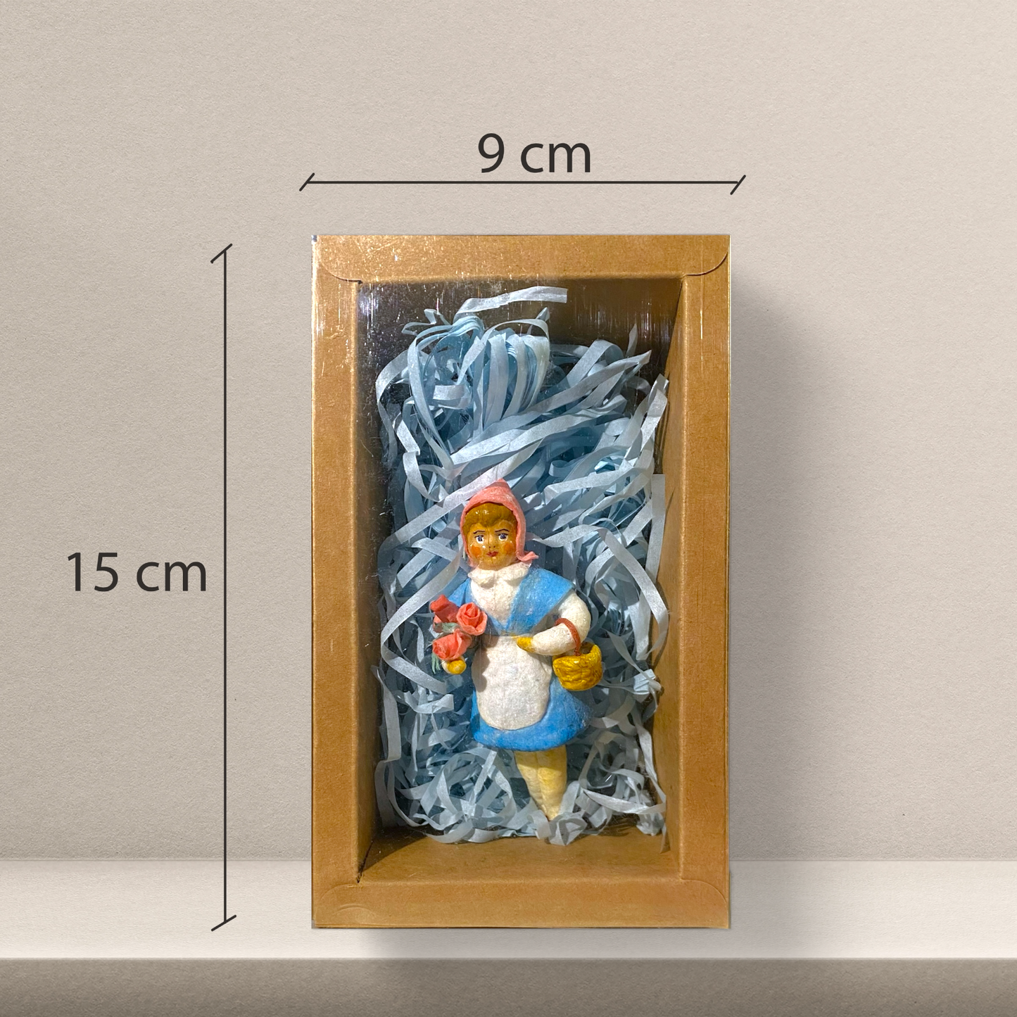 Weihnachtspuppe Mädchen mit Blumen