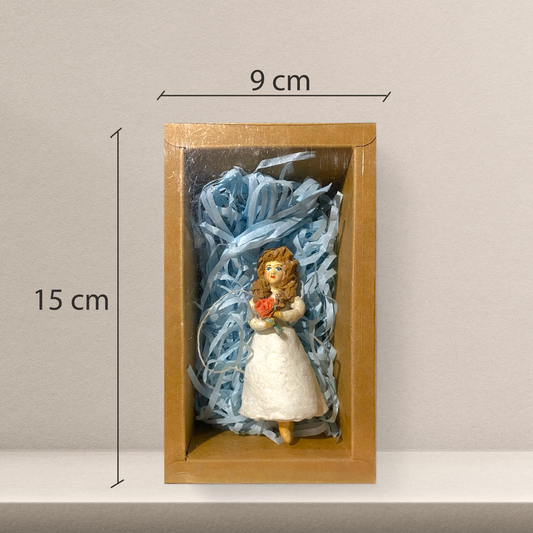 Weihnachtspuppe Frau mit Blumenstrauss