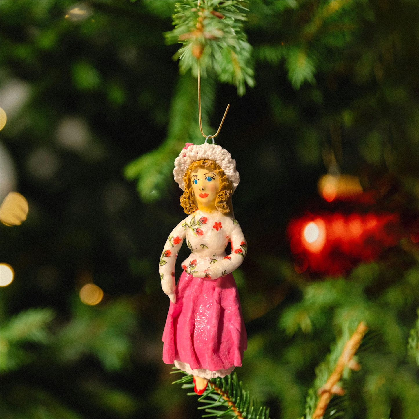 Weihnachtspuppe Frau in Blumenbluse