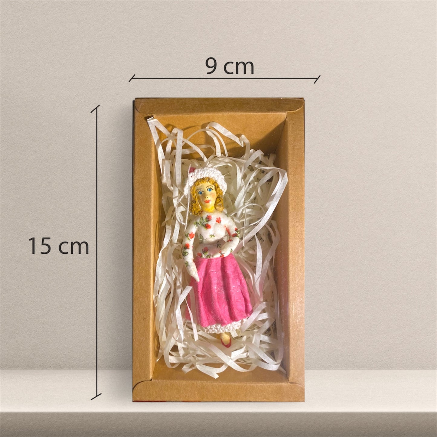 Weihnachtspuppe Frau in Blumenbluse